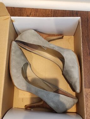 Steve Madden CARMILA Dove Grey Seude Heels